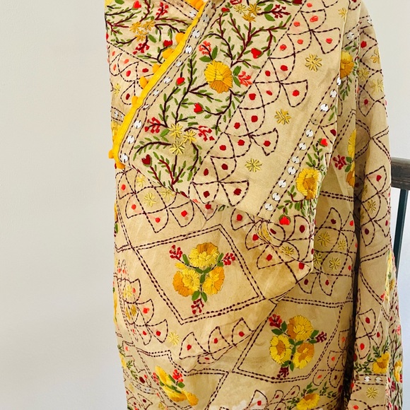 Pulkari Dupatta - Picture 2 of 4